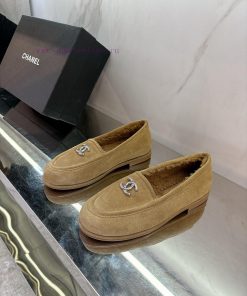 The new Chanel 24 wool loafers are furry, soft, sticky, warm, and fashionable, making them e0kyeggx3