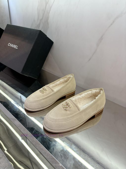 The new Chanel 24 wool loafers are furry, soft, sticky, warm, and fashionable, making them enirdbaag - Image 2