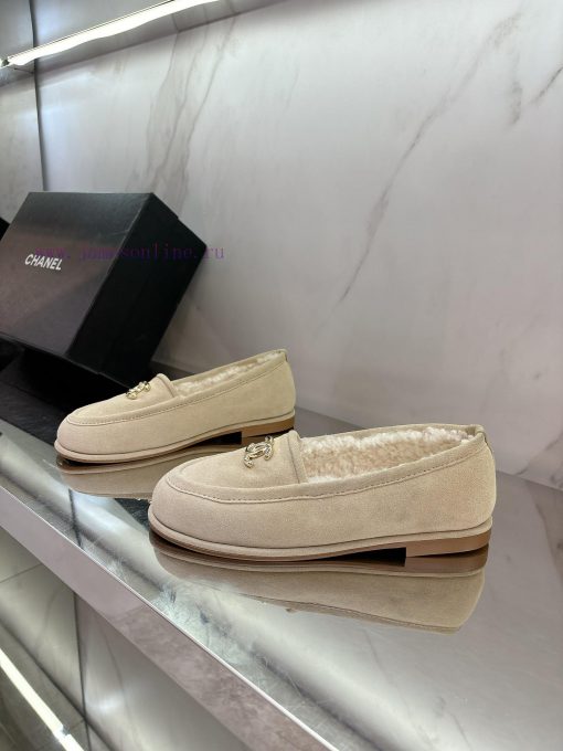 The new Chanel 24 wool loafers are furry, soft, sticky, warm, and fashionable, making them enirdbaag - Image 4