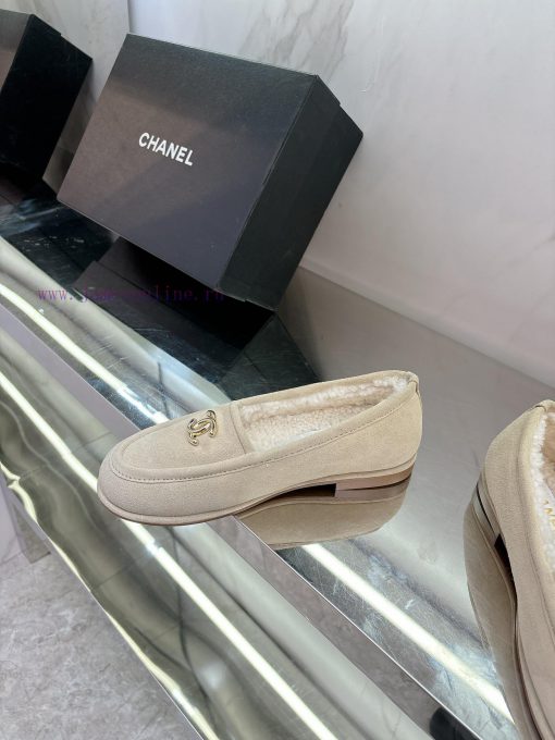 The new Chanel 24 wool loafers are furry, soft, sticky, warm, and fashionable, making them enirdbaag - Image 5