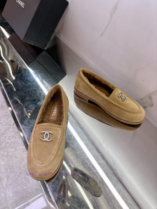 The new Chanel 24 wool loafers are furry, soft, sticky, warm, and fashionable, making them e0kyeggx3 - Image 8