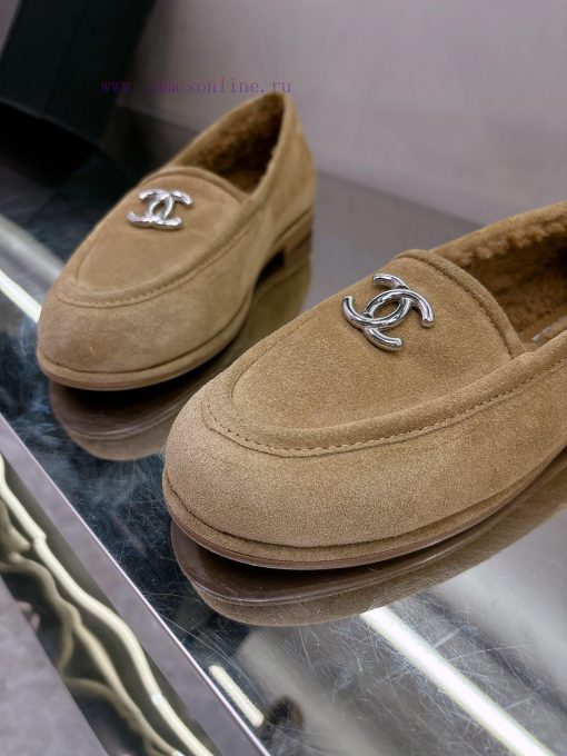 The new Chanel 24 wool loafers are furry, soft, sticky, warm, and fashionable, making them e0kyeggx3 - Image 9