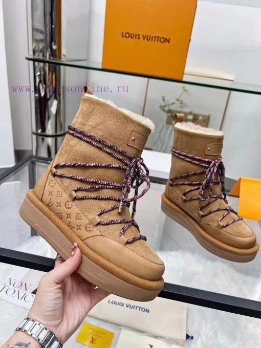 Louis Vuitton's new synchronized fur snow boots are on sale, with the upper made of Italian p0lb383v