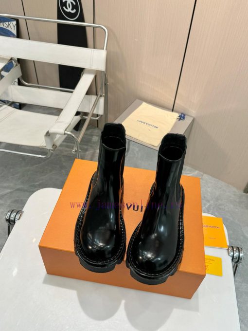 Couple style LV Louis Vuitton boots are coming in one goClassic never goes out of style, wit83txsas3 - Image 6