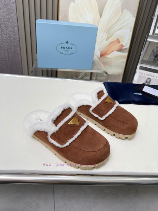 Prada hairy slippersClassic triangle logo plush women's drag, lazy and comfortable styleTher2r0jo7jy - Image 10