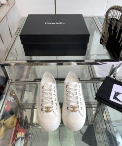 CHANEL 24ss Spring/Summer Big Head Sole with a slightly flared and cute design. The fashionaeylzw4gy