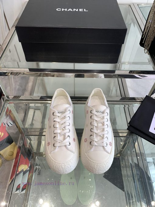 CHANEL 24ss Spring/Summer Big Head Sole with a slightly flared and cute design. The fashionap0e99qs5