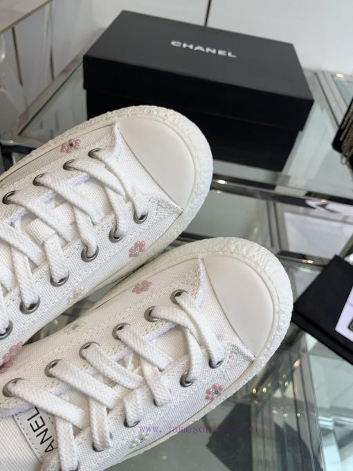 CHANEL 24ss Spring/Summer Big Head Sole with a slightly flared and cute design. The fashionap0e99qs5 - Image 8
