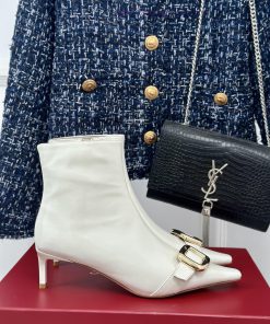 Roger Vivier | RV Classic Autumn/WinterHigh heeled square buckle short boots seriesThe shoe g9w3wa1z