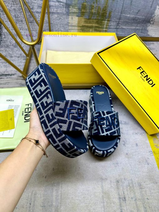 FENDI's latest popular broadband thick soled slippers are made of grey denim material with tjavl0sa8