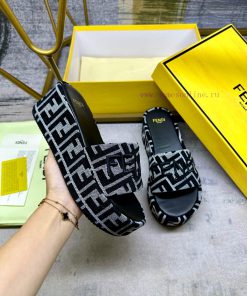 FENDI's latest popular broadband thick soled slippers are made of grey denim material with thhfcbx9l