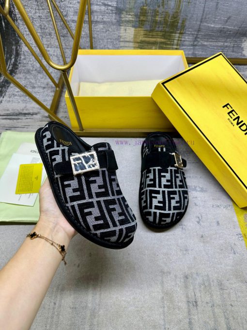 FENDI's latest popular half pack slippers with FF decorative buckle, gray denim material decwwym7v4e - Image 2