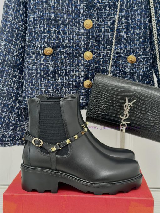 Valentino | Valentino Classic Autumn/WinterNew rivet thick soled short bootsThe favorite ite4w4s85rn - Image 2