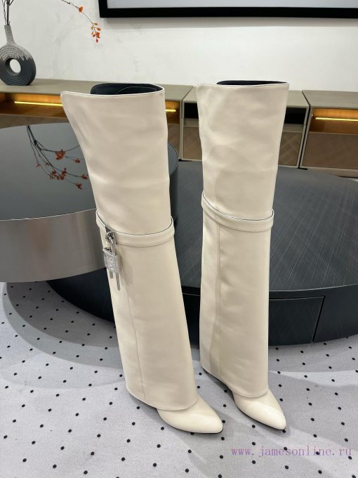 New autumn and winter products from 𝒈𝒊𝒗𝒆𝒏𝒄𝒉𝒚𝟐𝟒𝑭𝑾, popular throughout the fashion industrybc5tbhg9