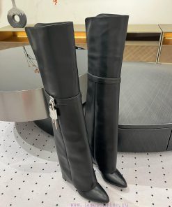 New autumn and winter products from 𝒈𝒊𝒗𝒆𝒏𝒄𝒉𝒚𝟐𝟒𝑭𝑾, popular throughout the fashion industry0j2hy5d0