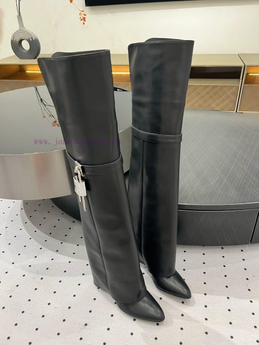 New autumn and winter products from 𝒈𝒊𝒗𝒆𝒏𝒄𝒉𝒚𝟐𝟒𝑭𝑾, popular throughout the fashion industry0j2hy5d0 - Image 2
