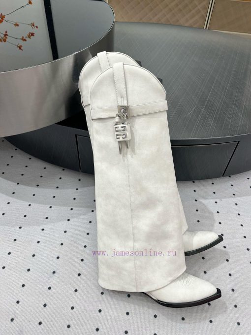 New autumn and winter products from 𝒈𝒊𝒗𝒆𝒏𝒄𝒉𝒚𝟐𝟒𝑭𝑾, popular throughout the fashion industry4kpv9sws - Image 5