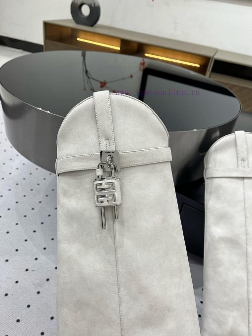 New autumn and winter products from 𝒈𝒊𝒗𝒆𝒏𝒄𝒉𝒚𝟐𝟒𝑭𝑾, popular throughout the fashion industry4kpv9sws - Image 6