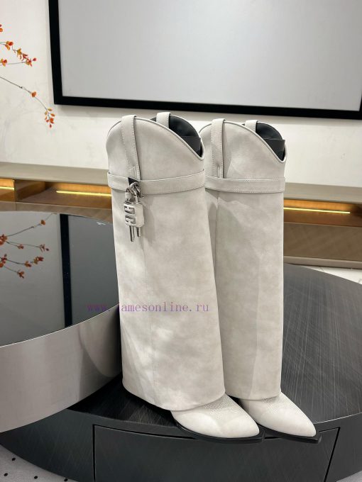 New autumn and winter products from 𝒈𝒊𝒗𝒆𝒏𝒄𝒉𝒚𝟐𝟒𝑭𝑾, popular throughout the fashion industry4kpv9sws - Image 10
