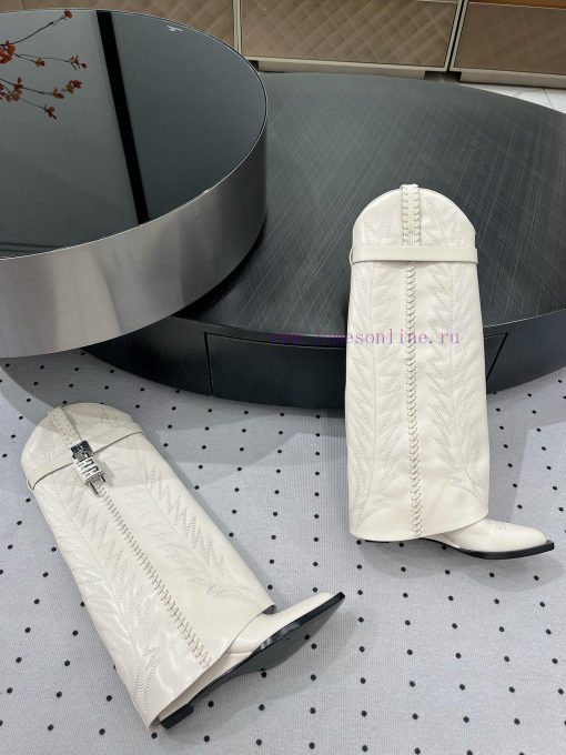 New autumn and winter products from 𝒈𝒊𝒗𝒆𝒏𝒄𝒉𝒚𝟐𝟒𝑭𝑾, popular throughout the fashion industry97y5gfim - Image 8