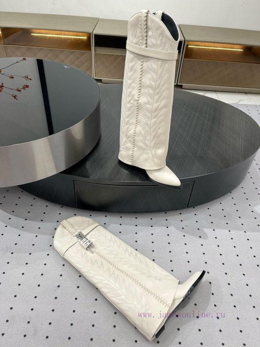 New autumn and winter products from 𝒈𝒊𝒗𝒆𝒏𝒄𝒉𝒚𝟐𝟒𝑭𝑾, popular throughout the fashion industry97y5gfim - Image 9