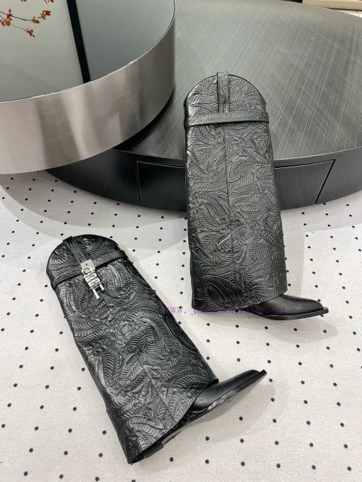 New autumn and winter products from 𝒈𝒊𝒗𝒆𝒏𝒄𝒉𝒚𝟐𝟒𝑭𝑾, popular throughout the fashion industrydrf1zpmo - Image 5