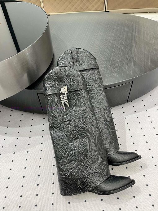 New autumn and winter products from 𝒈𝒊𝒗𝒆𝒏𝒄𝒉𝒚𝟐𝟒𝑭𝑾, popular throughout the fashion industrydrf1zpmo - Image 6