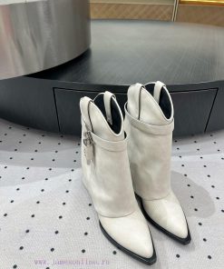 New autumn and winter products from 𝒈𝒊𝒗𝒆𝒏𝒄𝒉𝒚𝟐𝟒𝑭𝑾, popular throughout the fashion industry, fsom4enhh