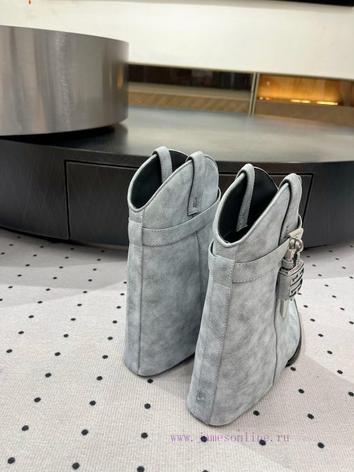 New autumn and winter products from 𝒈𝒊𝒗𝒆𝒏𝒄𝒉𝒚𝟐𝟒𝑭𝑾, popular throughout the fashion industryhbbffp09 - Image 4