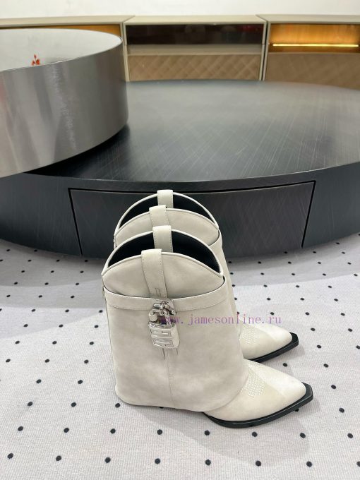 New autumn and winter products from 𝒈𝒊𝒗𝒆𝒏𝒄𝒉𝒚𝟐𝟒𝑭𝑾, popular throughout the fashion industry, fsom4enhh - Image 3