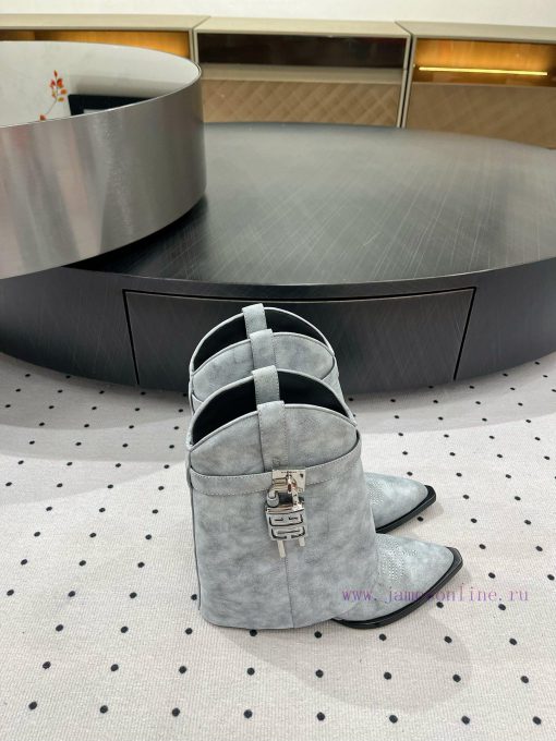 New autumn and winter products from 𝒈𝒊𝒗𝒆𝒏𝒄𝒉𝒚𝟐𝟒𝑭𝑾, popular throughout the fashion industryhbbffp09 - Image 6