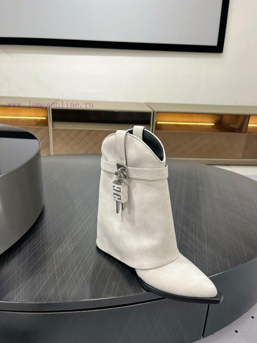 New autumn and winter products from 𝒈𝒊𝒗𝒆𝒏𝒄𝒉𝒚𝟐𝟒𝑭𝑾, popular throughout the fashion industry, fsom4enhh - Image 9