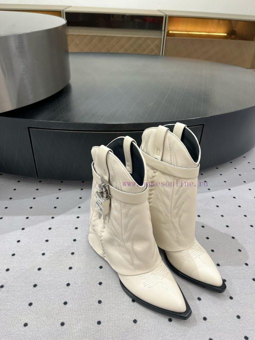 New autumn and winter products from 𝒈𝒊𝒗𝒆𝒏𝒄𝒉𝒚𝟐𝟒𝑭𝑾, popular throughout the fashion industry46lzrq4w - Image 2