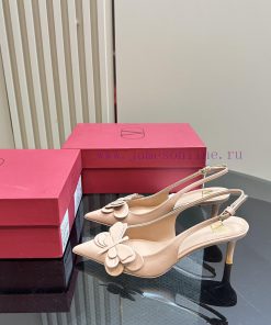 Valentino's hottest new product, sandals and high heels, is a perfect combination of beautifdkuzbtbd