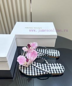 ABING WANG OriginalThai designer offers multiple handmade floral toe slippersWe have launche937vxnkj