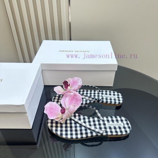 ABING WANG OriginalThai designer offers multiple handmade floral toe slippersWe have launche937vxnkj