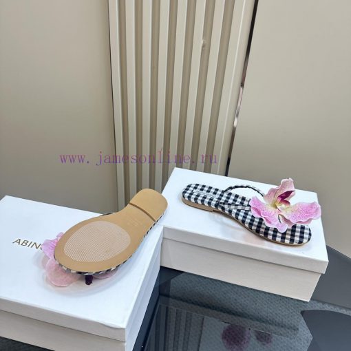 ABING WANG OriginalThai designer offers multiple handmade floral toe slippersWe have launche937vxnkj - Image 5