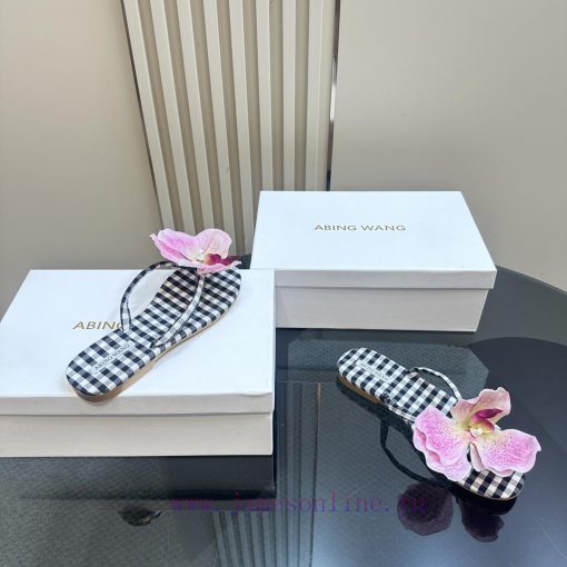 ABING WANG OriginalThai designer offers multiple handmade floral toe slippersWe have launche937vxnkj - Image 7