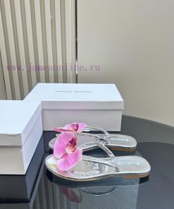 ABING WANG OriginalThai designer offers multiple handmade floral toe slippersWe have launcheil6zwk9m