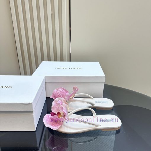 ABING WANG OriginalThai designer offers multiple handmade floral toe slippersWe have launcheh1ma39d6 - Image 2
