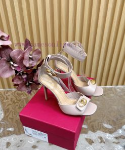 -- New Warren——————2024 Top Valentino Paris Fashion Show launches Valentino mesh studded sanm4bbsta2