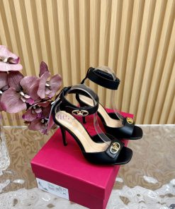 -- New Warren——————2024 Top Valentino Paris Fashion Show launches Valentino mesh studded sanc3d7ppdt
