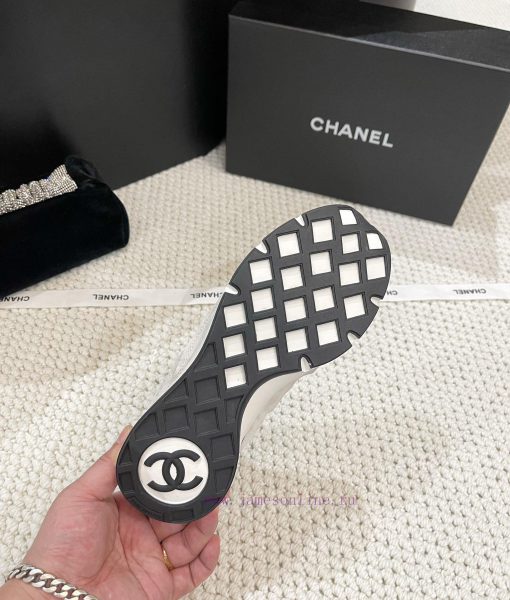 𝐂𝐇𝐀𝐍𝐄𝐋 Chanel's latest German training flat white shoes sports shoes silk leather full-color7puzy2zj - Image 10