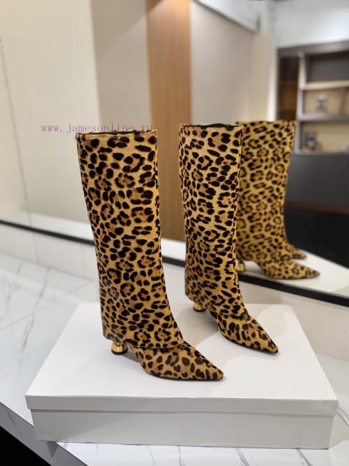 VANDA NOVAK is a brand from Italy that covers the entire networkTook 3 months to developUniqpdurxolh