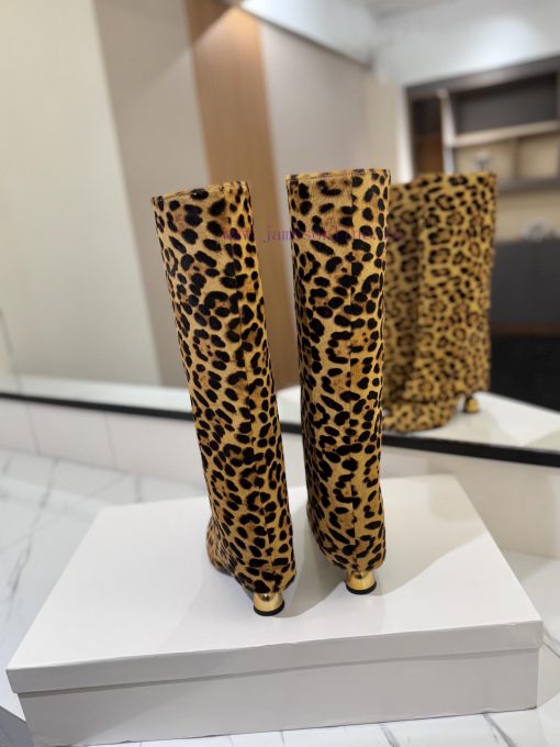 VANDA NOVAK is a brand from Italy that covers the entire networkTook 3 months to developUniqpdurxolh - Image 9