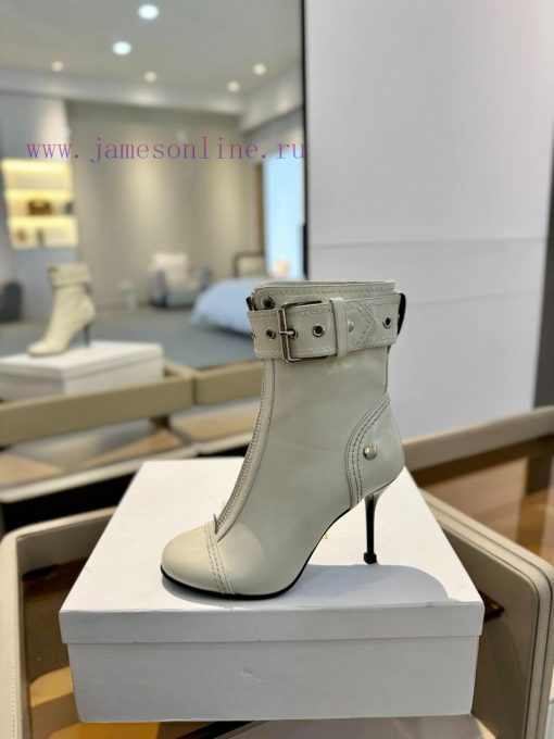 PriceVANDA NOVAK is an Italian brand from all over the internetTook 3 months to developUniqux9mq9iqk - Image 2