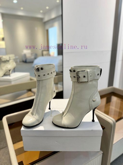 PriceVANDA NOVAK is an Italian brand from all over the internetTook 3 months to developUniqux9mq9iqk - Image 6