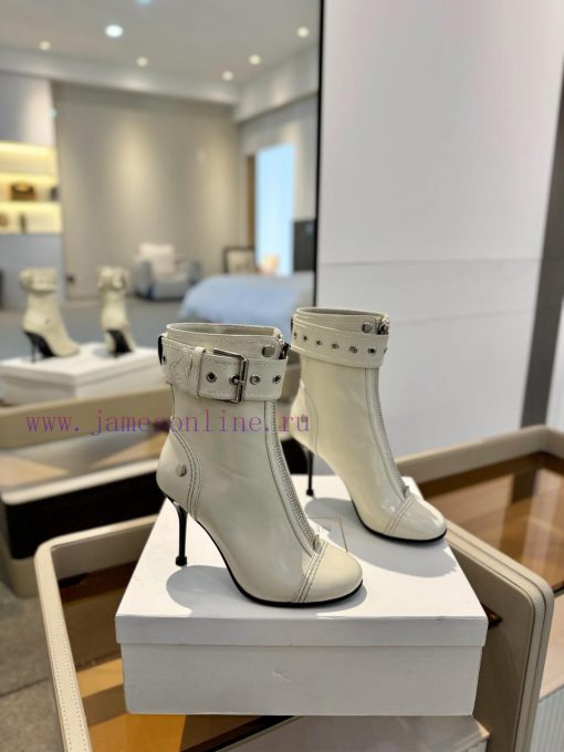 PriceVANDA NOVAK is an Italian brand from all over the internetTook 3 months to developUniqux9mq9iqk - Image 7