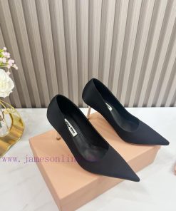 The 2024 new product MIU MIU has a brand new and super beautiful decoration combination, ful5pl5f2jh