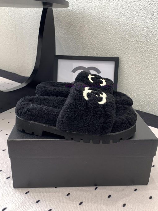Chanel's new thick soled hairy shoes are fashionable and stylish, with a delicate and soft tk1xt0o18 - Image 3